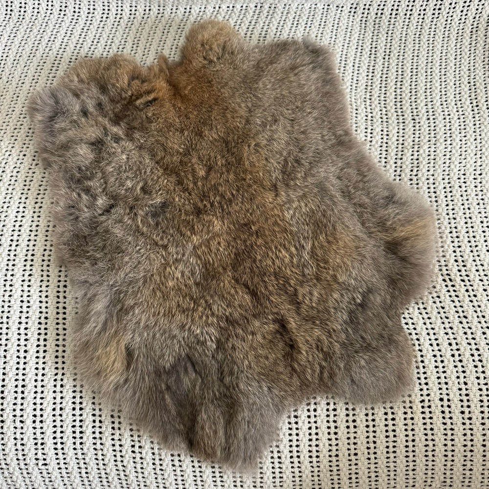 Natural Rabbit Fur Pelt – Soft Genuine Fur for Crafts & Decor